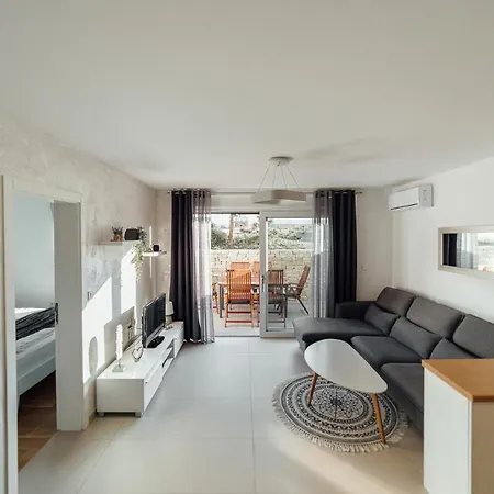 Eveline Apartment Petrcane