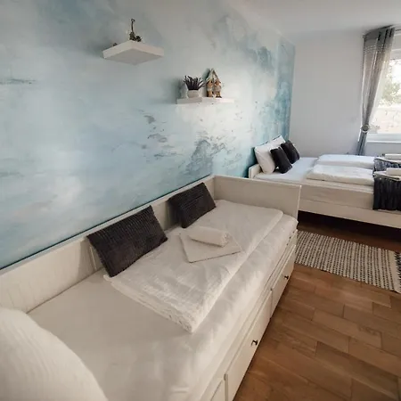 Eveline Apartment Petrcane