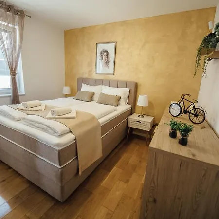Eveline Apartment Petrcane