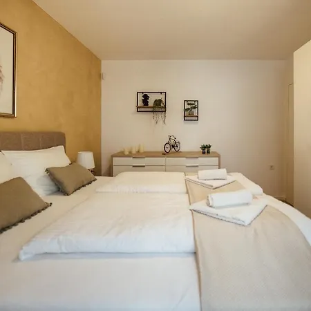 Eveline Apartment *